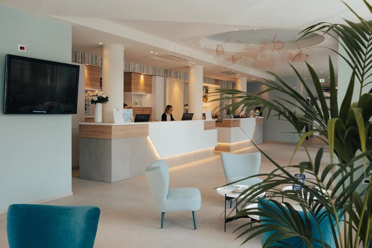 Hotel Galassia Suites & Spa ليدو دي يسولو 4*,